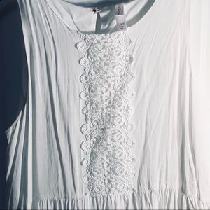 White sleeveless dress